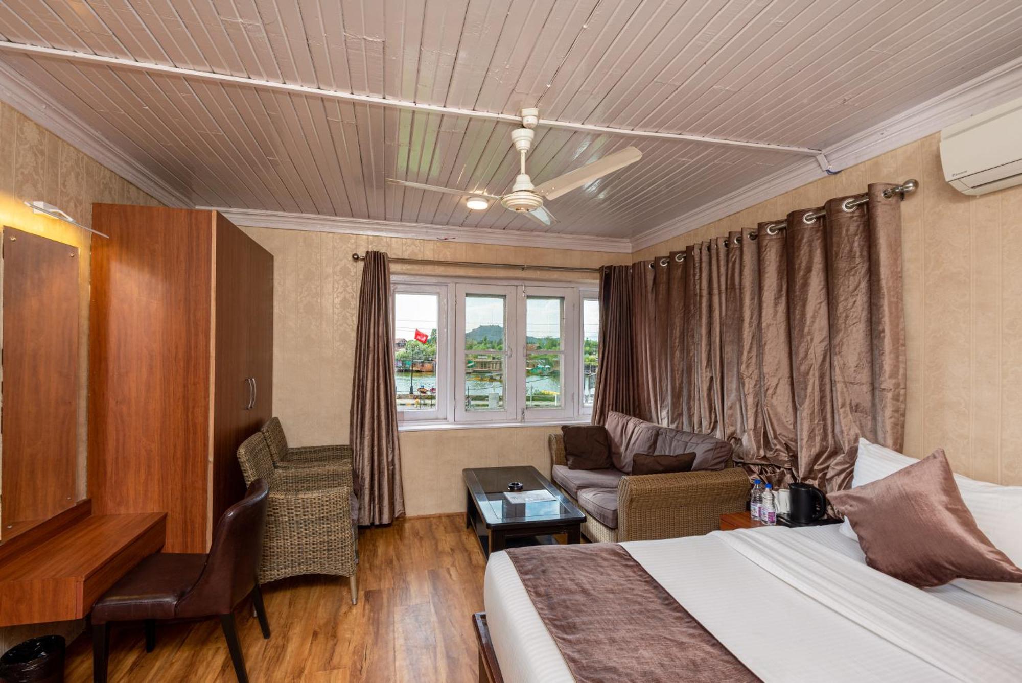 Hotel Grand Boulevard Durgjan Pokoj fotografie